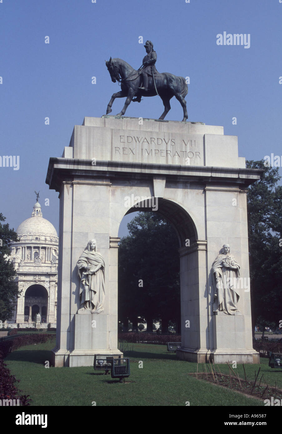 India bengal british calcutta kolkata maidan marble memorial monument