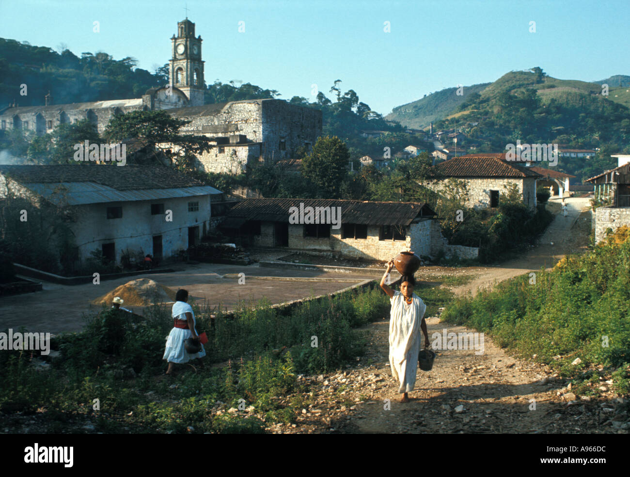 Clay water pot mexico hi-res stock photography and images - Alamy