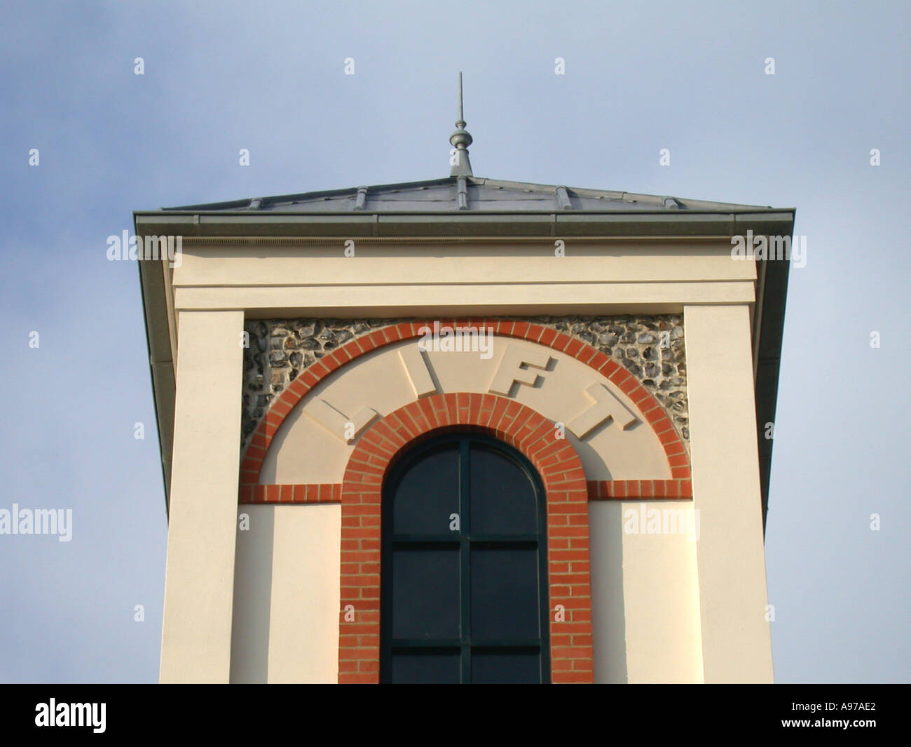 Lift to the beach at Viking Bay Broadstairs Kent England Stock Photo