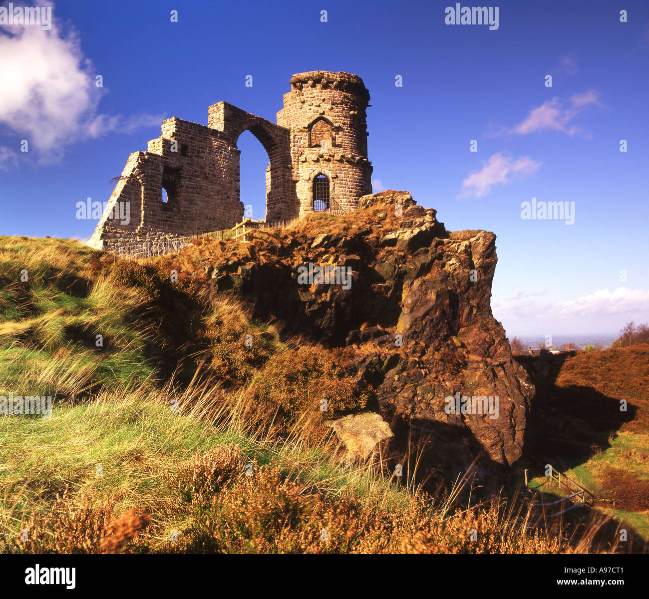 Folly of Mow Cop Castle on the Cheshire and Staffordshire Border, England, UK Stock Photo