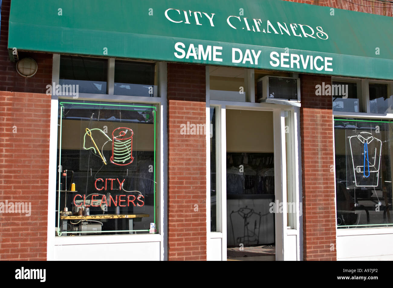 ILLINOIS Chicago Dry cleaners Bucktown neighborhood on near west side