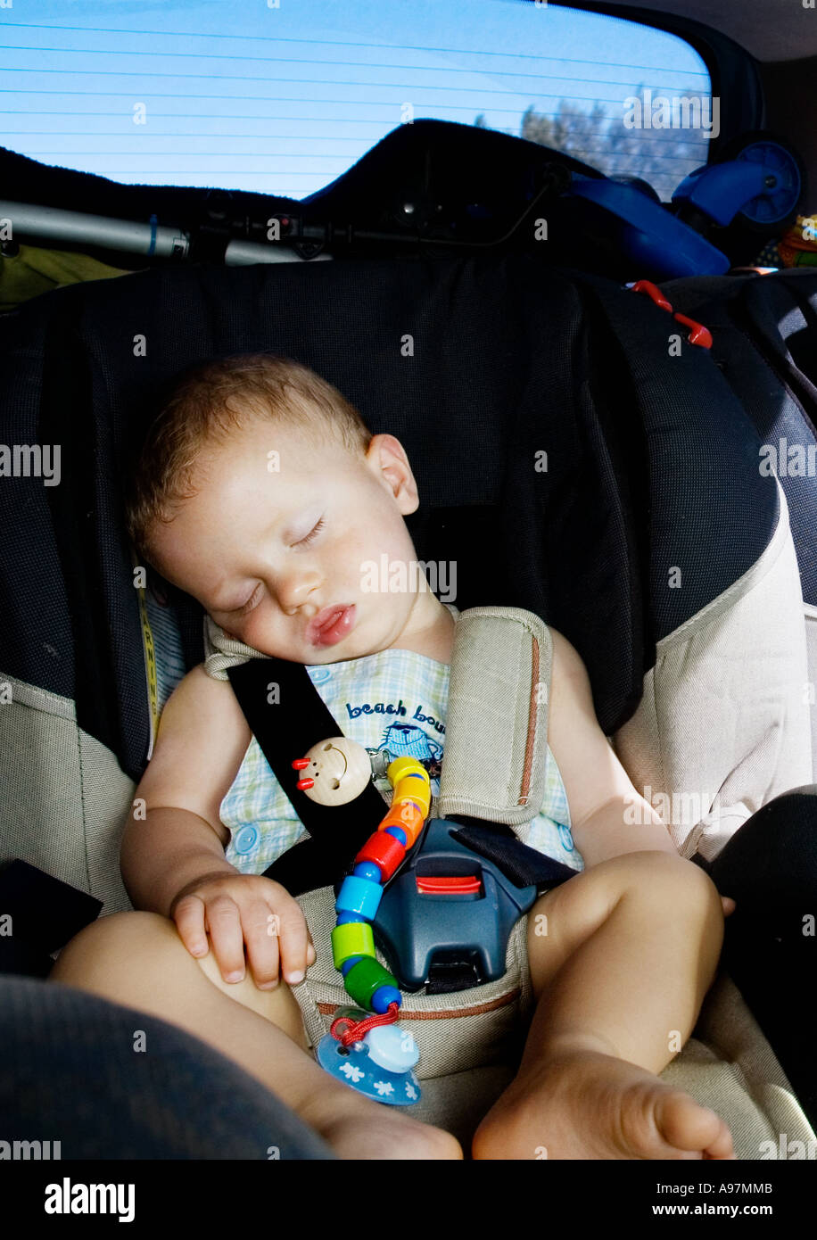 BABY SLEEPING IN CAR SEAT Stock Photo Alamy
