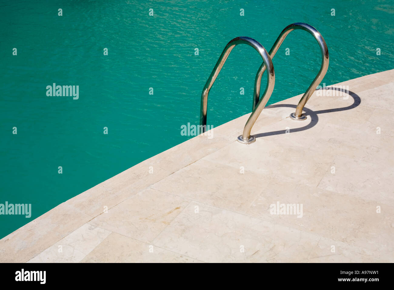 Steps down blue swimming pool hi-res stock photography and images - Alamy