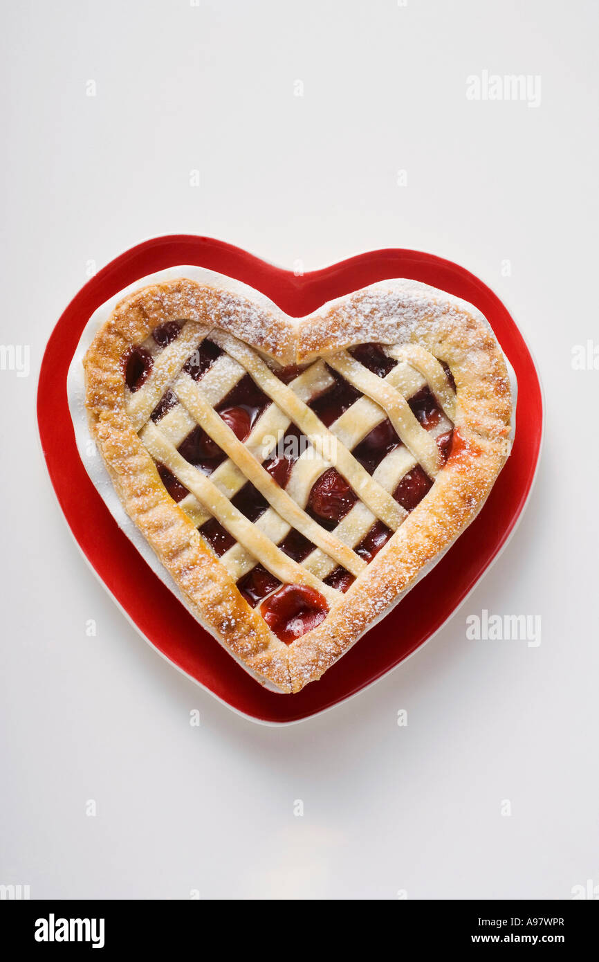 Пирог с сердечками из тт. Красивый пирог. Украшение пирогов. Пирог с сердечками из тт. Пирог счастья.