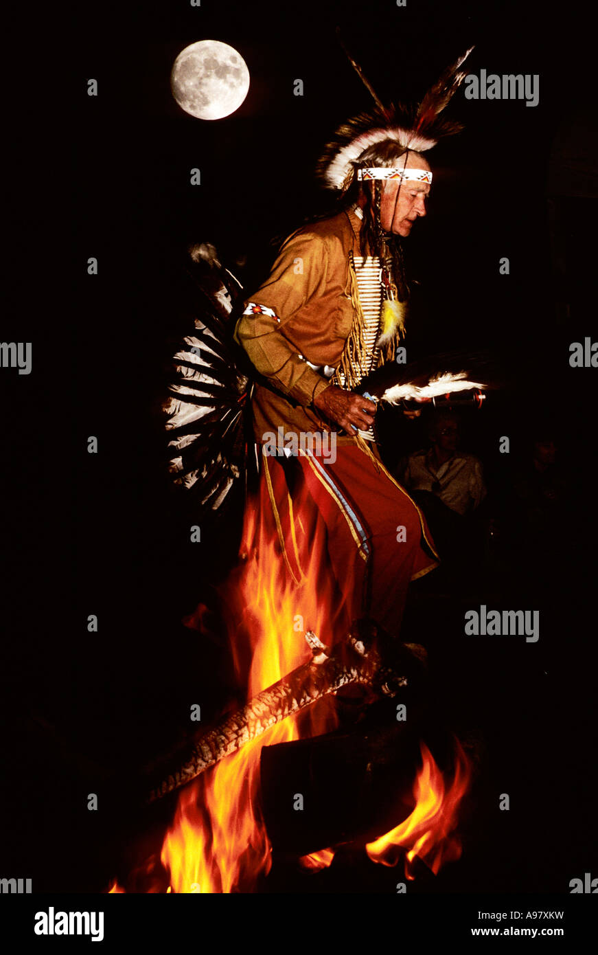 NATIVE AMERICAN HISTORIAN PERFORMS A DANCE ALONG THE OREGON TRAIL, NEBRASKA. Stock Photo