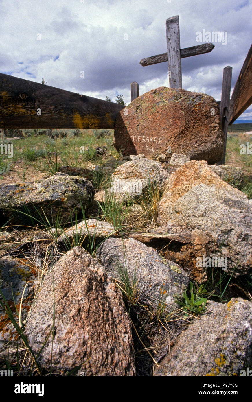 GRAVE IS PRESERVED ALONG THE OREGON TRAIL NEAR SUN RANCH, WYOMING. Stock Photo