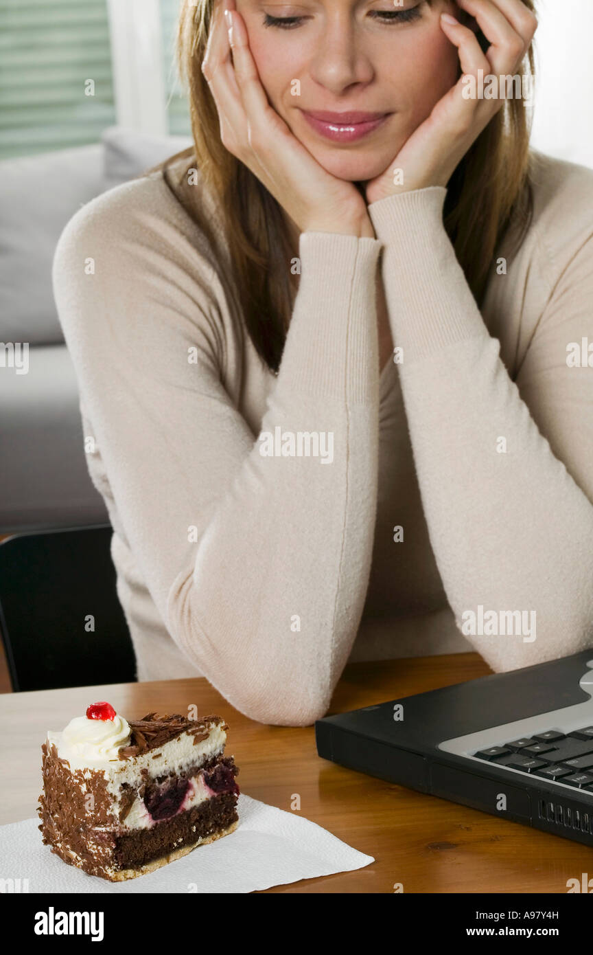 Office cake woman hi-res stock photography and images - Alamy