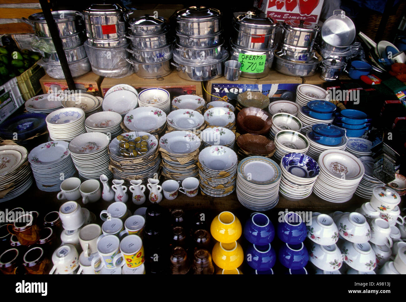 kitchenware, tableware, household goods, Saturday Market, Mercado