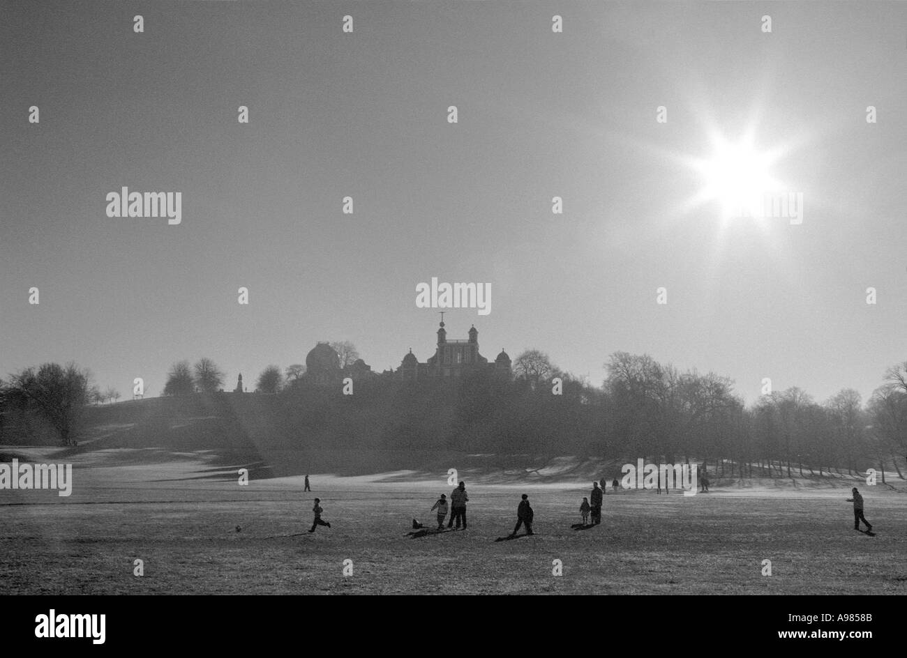 Meridian greenwich longitude Black and White Stock Photos & Images - Alamy