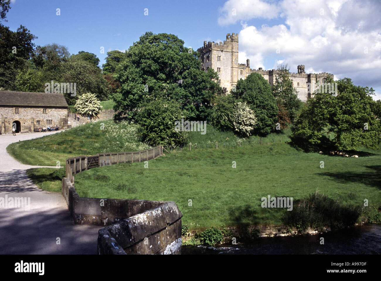 Haddon Hall Castle Bakewell Derbyshire England Stock Photo - Alamy