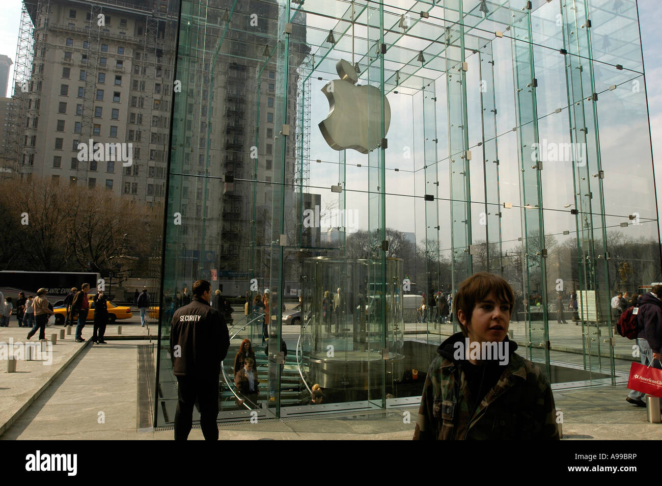 The Apple Computer store in Midtown Manhattan Stock Photo - Alamy