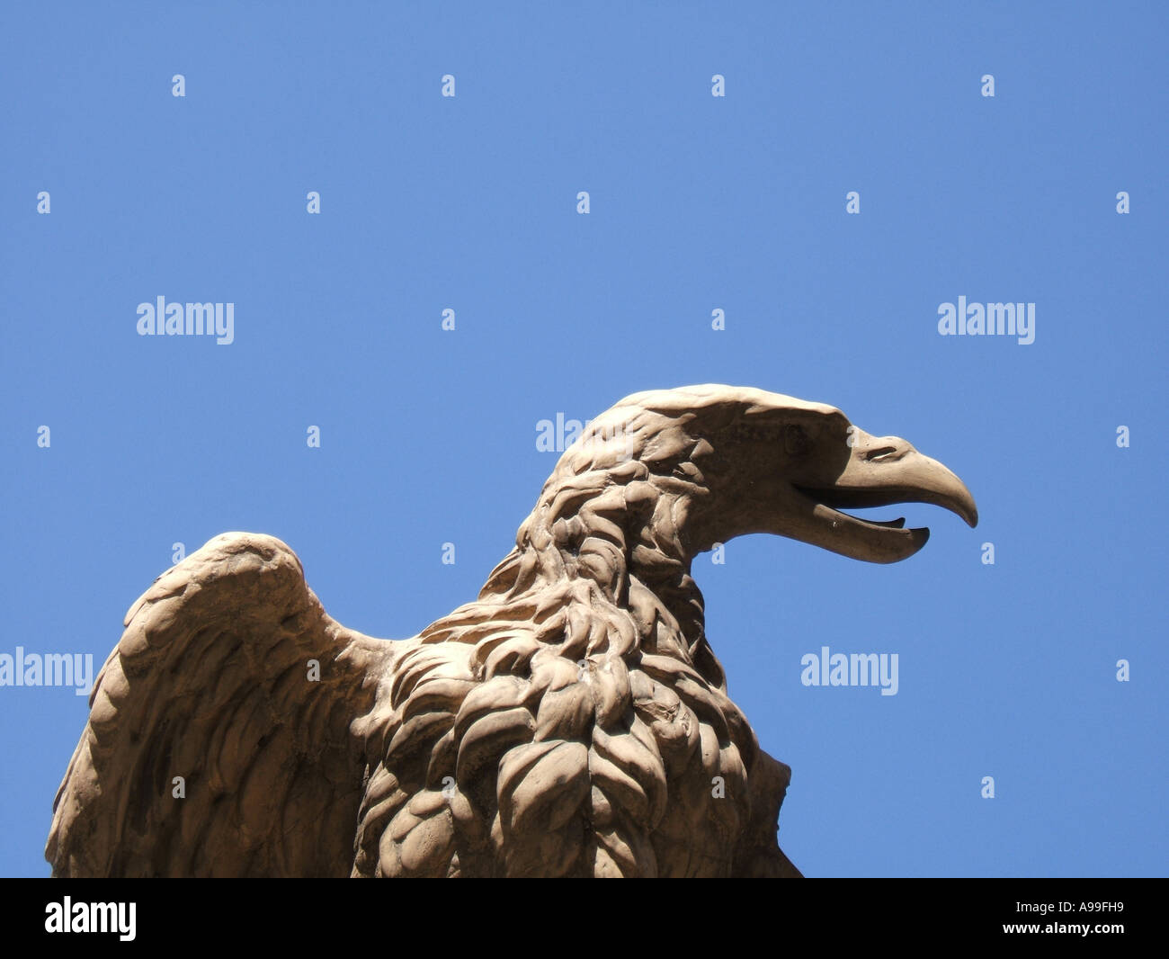 Eagle statue broken hires stock photography and images Alamy