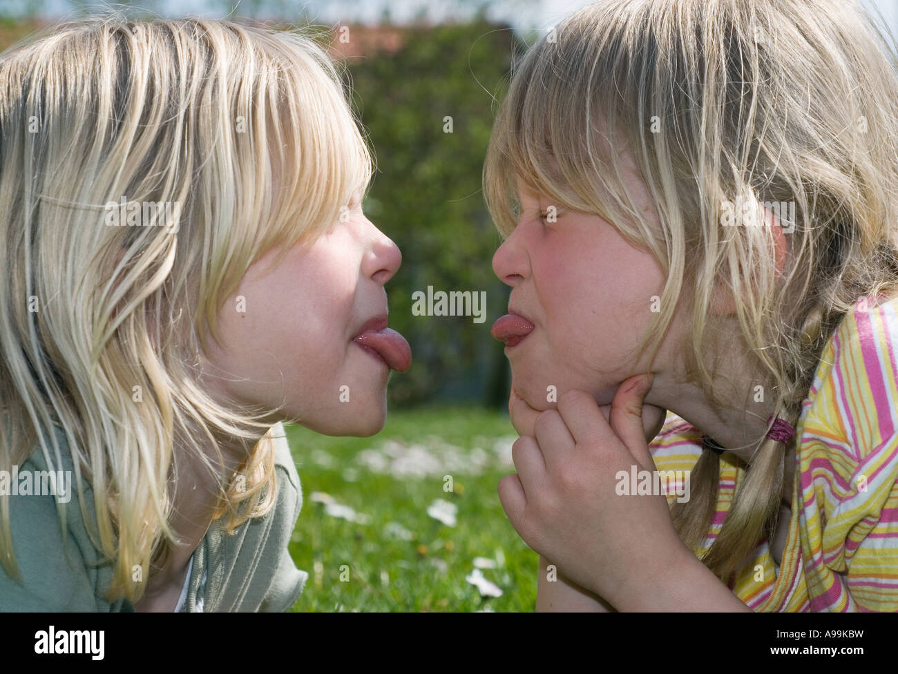 Alice In Wonderland Twins Kissing