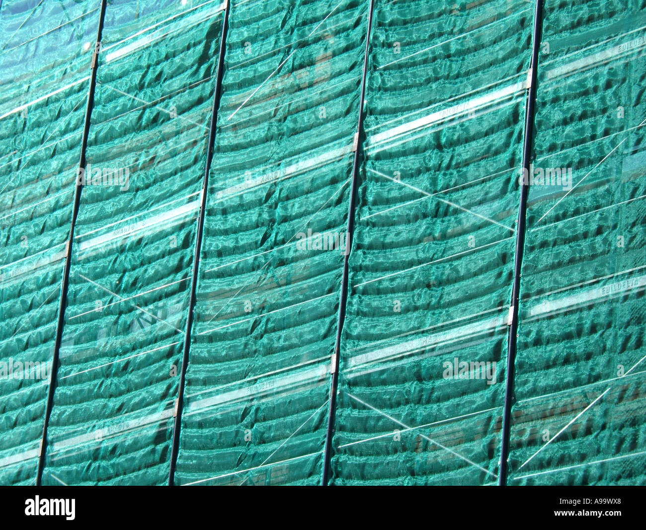 Scaffolding blue mesh hi-res stock photography and images - Alamy