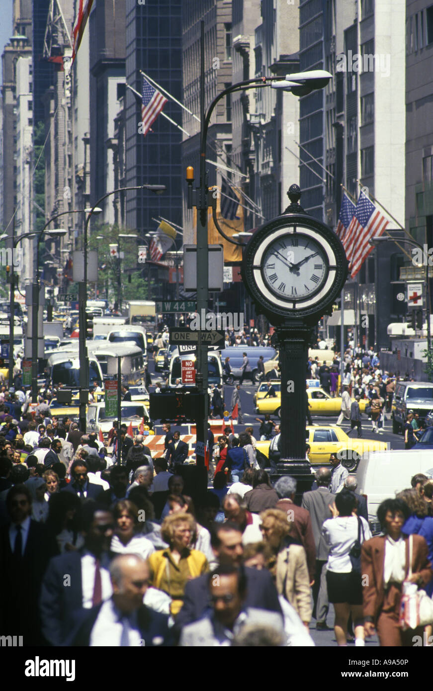 CROWD FIFTH AVENUE  MANHATTAN NEW YORK CITY USA Stock Photo