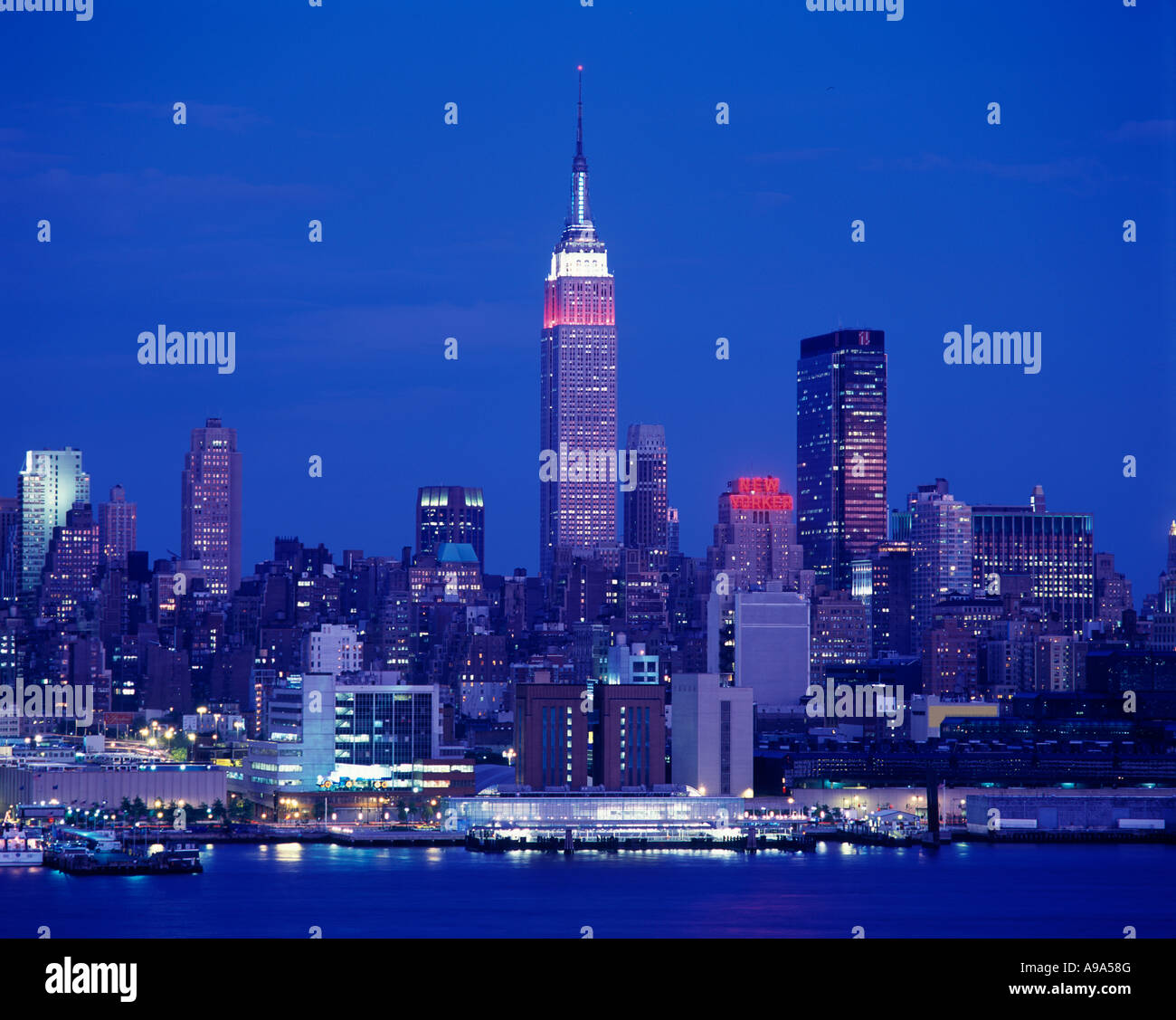 EMPIRE STATE BUILDING MIDTOWN SKYLINE MANHATTAN NEW YORK CITY USA Stock ...