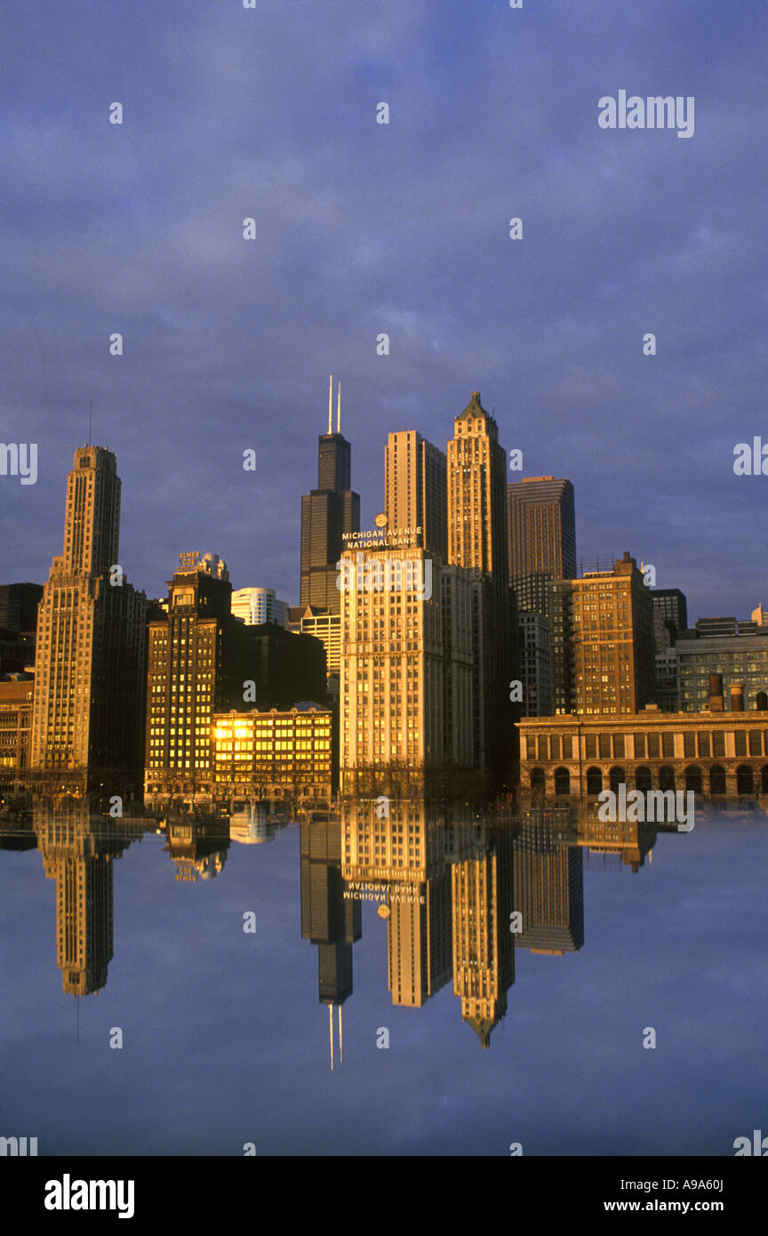 DOWNTOWN SKYLINE CHICAGO ILLINOIS USA Stock Photo - Alamy
