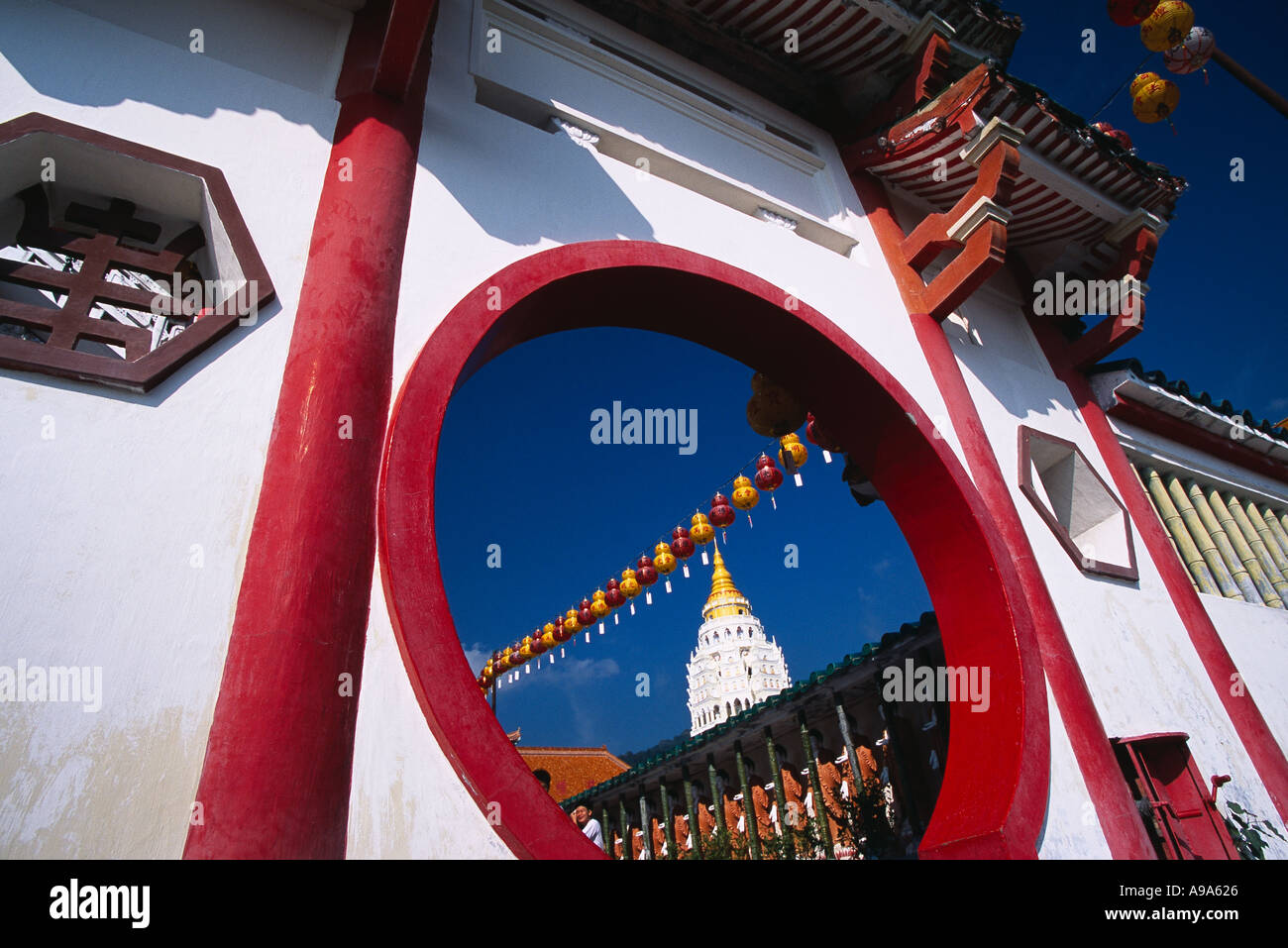 MALAYSIA Penang Kek Lok Si Temple Ban Po the Pagoda of a Thousand Buddhas seen through Moon Gate circular opening Stock Photo