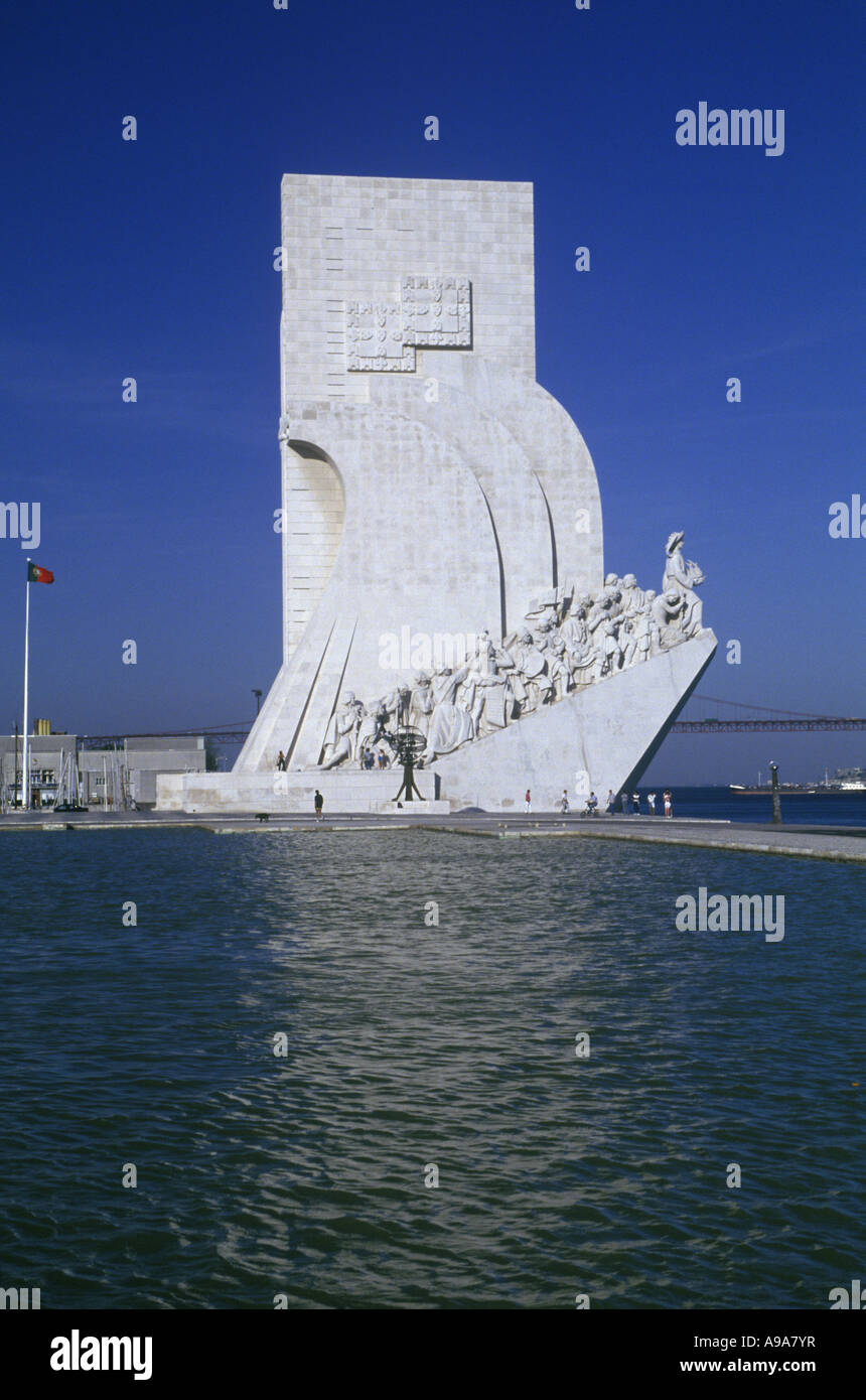 MONUMENT TO THE NAVIGATORS DISCOVERIES PRINCE HENRY THE NAVIGATOR (©COTTINELLI TELMO & DE ALMEIDA 1960) LISBON PORTUGAL Stock Photo