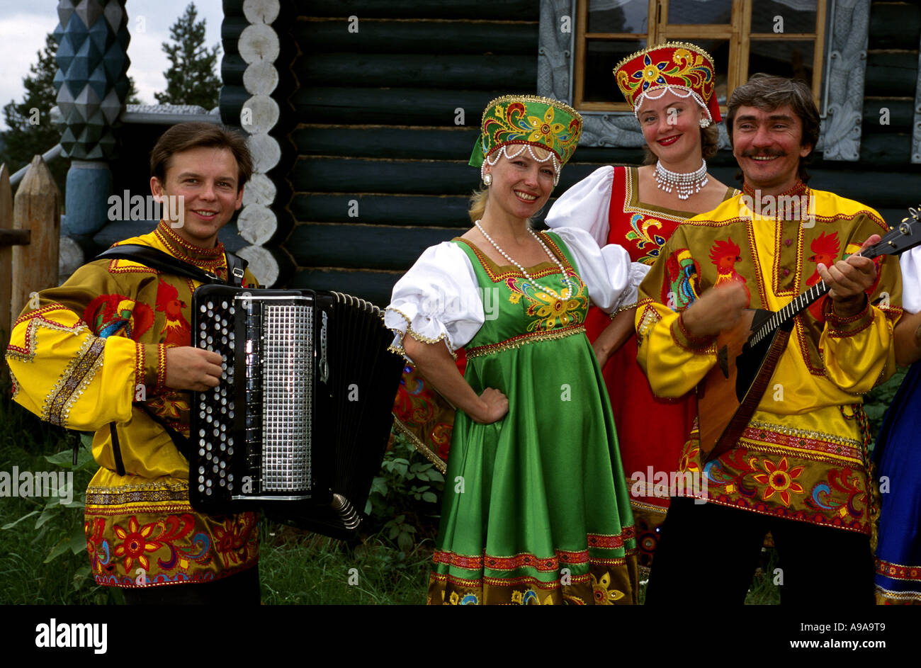 Russia Mandroga Country Dancers Stock Photo - Alamy