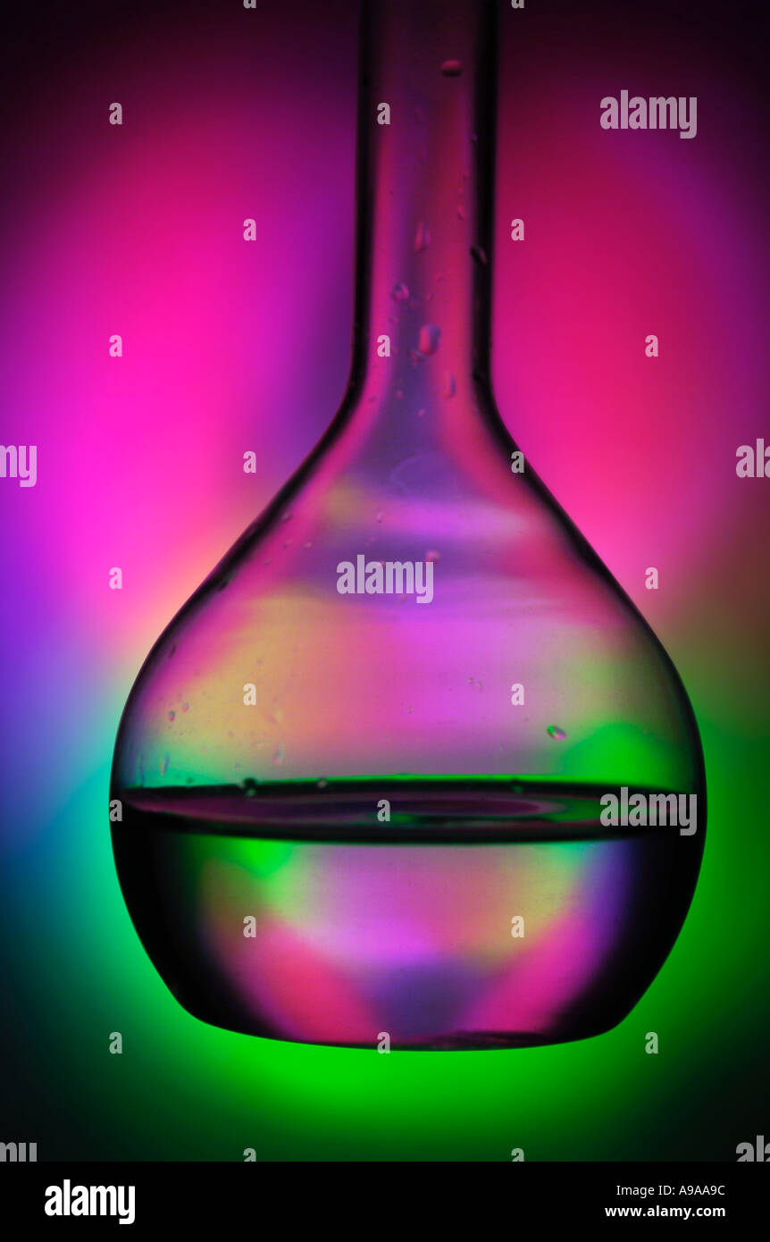 Volumetric flask solution hi-res stock photography and images - Alamy