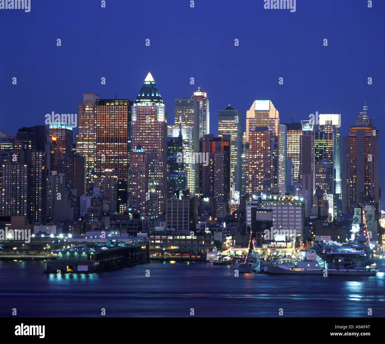 MIDTOWN SKYLINE MANHATTAN NEW YORK CITY USA Stock Photo - Alamy