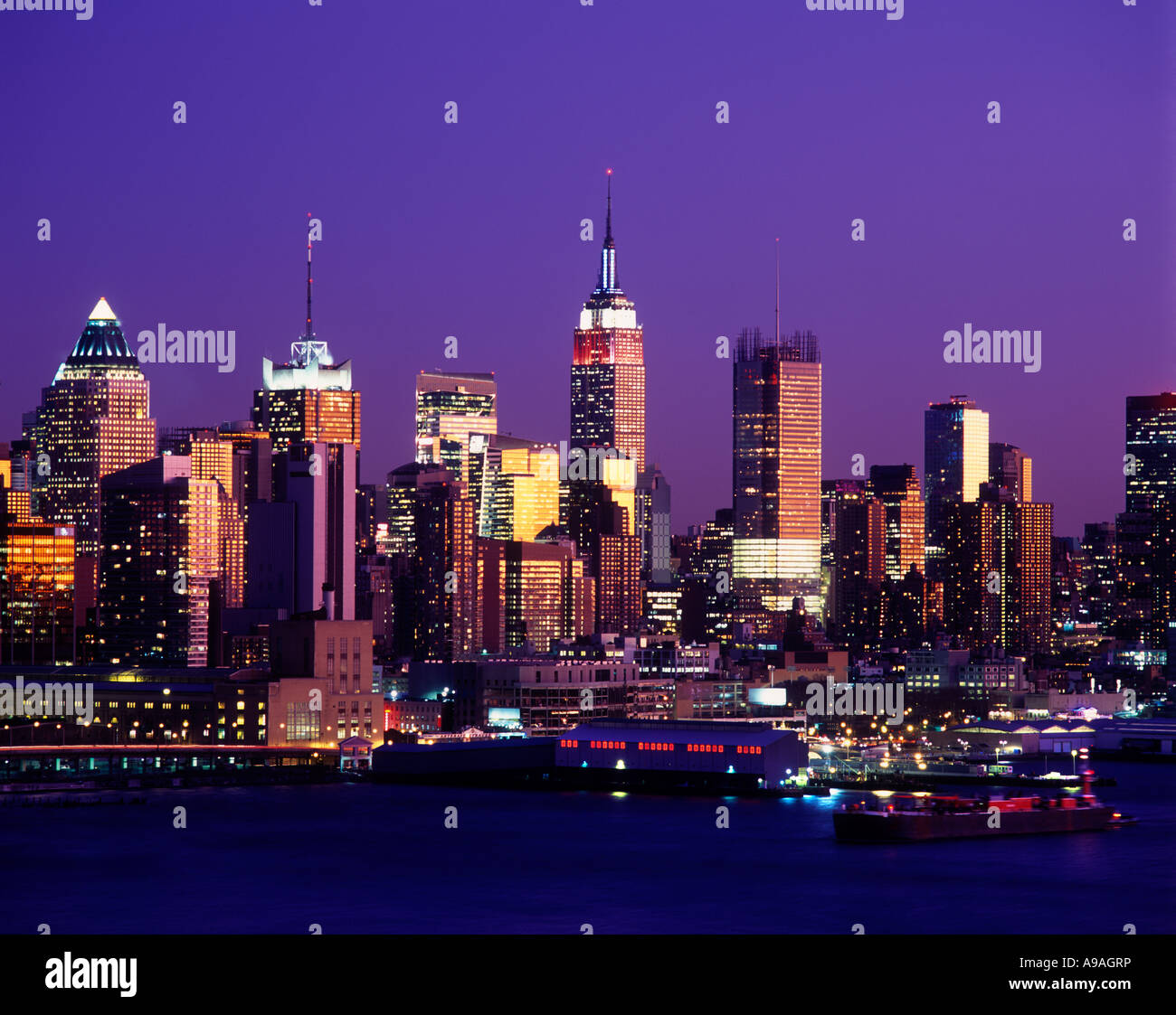MIDTOWN SKYLINE HUDSON RIVER MANHATTAN NEW YORK CITY USA Stock Photo ...
