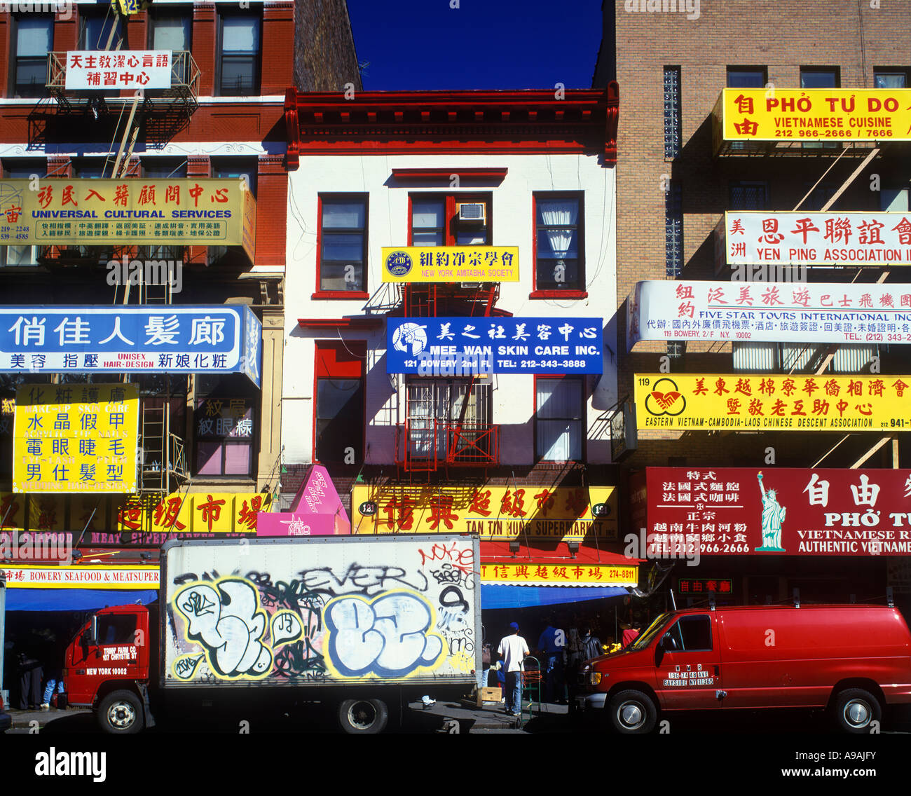 STREET SCENE SHOPS CHINATOWN BOWERY MANHATTAN NEW YORK CITY USA Stock Photo