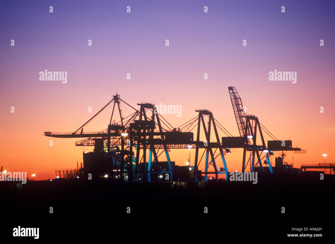 Container port newark new jersey hi-res stock photography and images ...