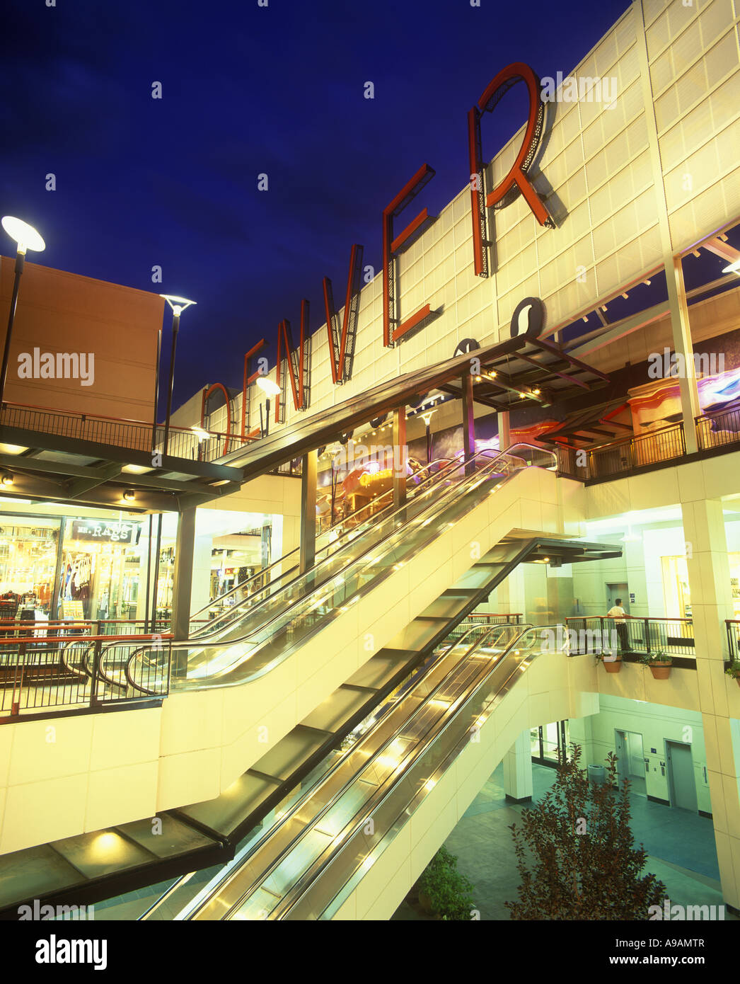 Denver Pavilions Shopping Mall Sixteenth Street Promenade Denver