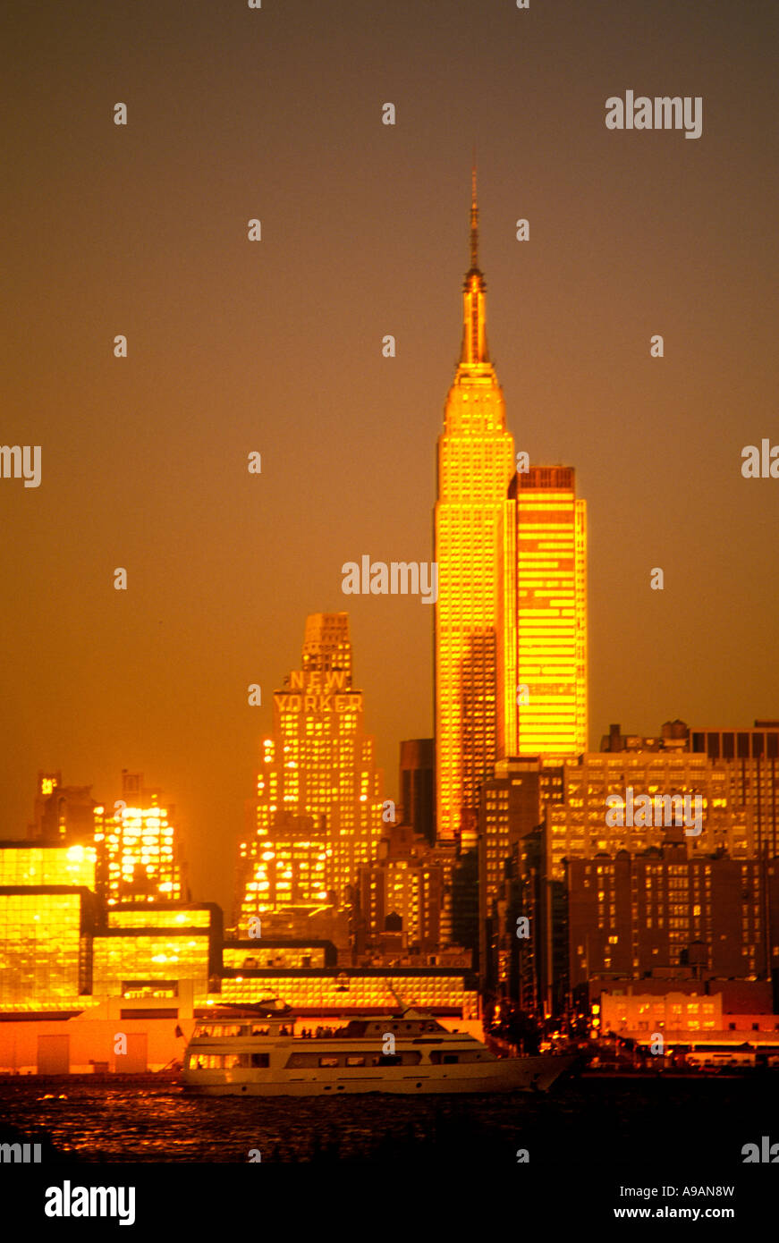 EMPIRE STATE BUILDING MIDTOWN SKYLINE HUDSON RIVER MANHATTAN NEW YORK