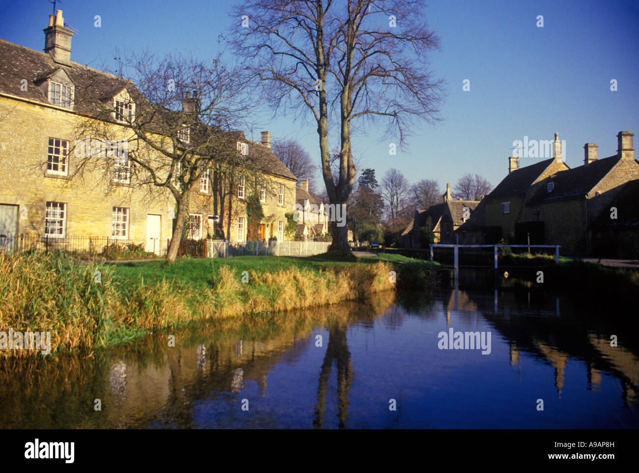 COTTAGES LOWER SLAUGHTER VILLAGE GLOUCESTERSHIRE ENGLAND UK Stock Photo