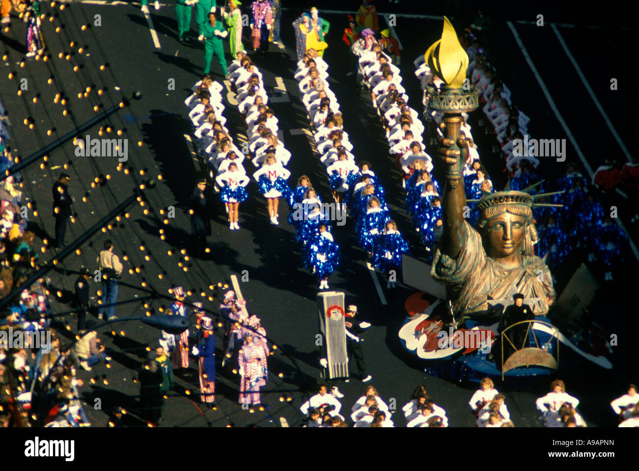 STATUE OF LIBERTY FLOAT MACY THANKSGIVING DAY PARADE BROADWAY MANHATTAN