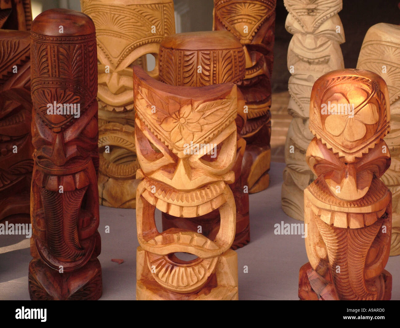 Wood carvings hawaii hi-res stock photography and images - Alamy