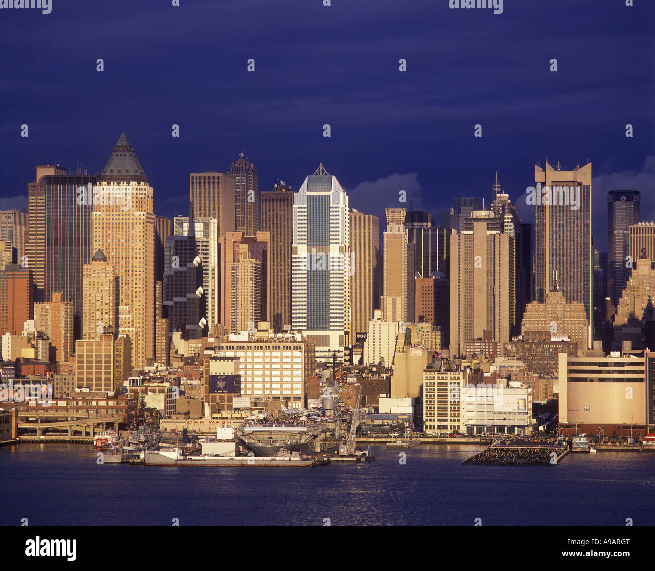 Midtown new york city skyline hi-res stock photography and images - Alamy