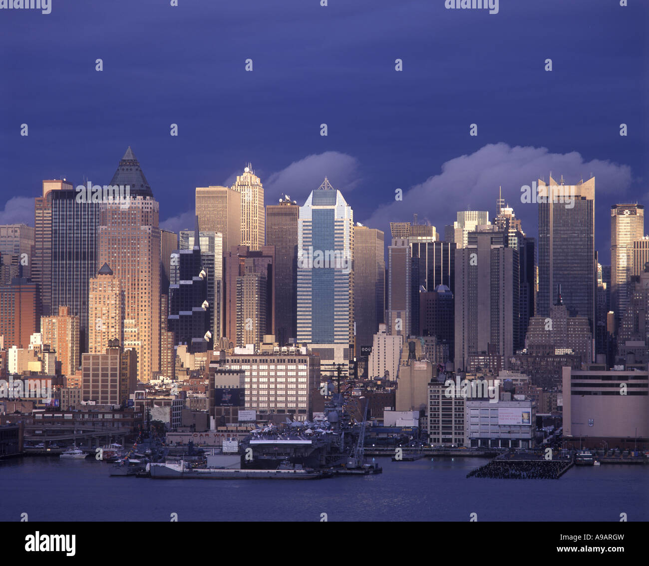 MIDTOWN SKYLINE MANHATTAN NEW YORK CITY USA Stock Photo - Alamy