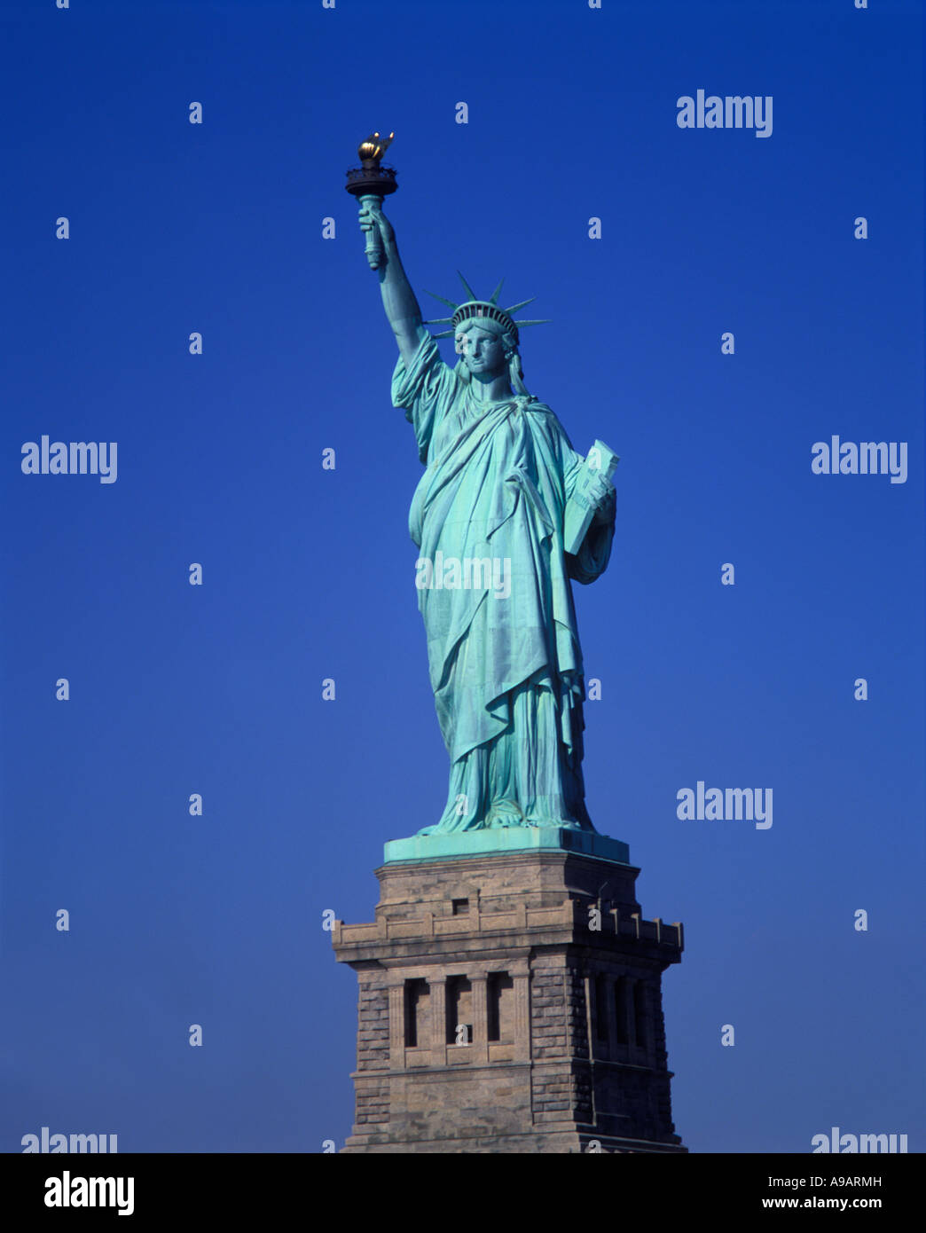 STATUE OF LIBERTY NATIONAL MONUMENT LIBERTY ISLAND NEW YORK HARBOR NEW