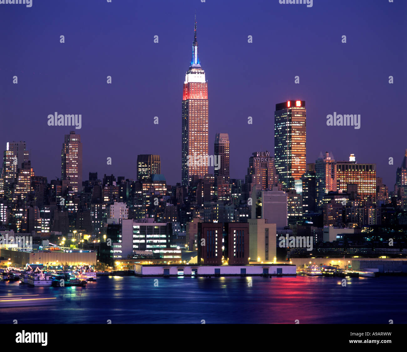 EMPIRE STATE BUILDING MIDTOWN SKYLINE MANHATTAN NEW YORK CITY USA Stock ...