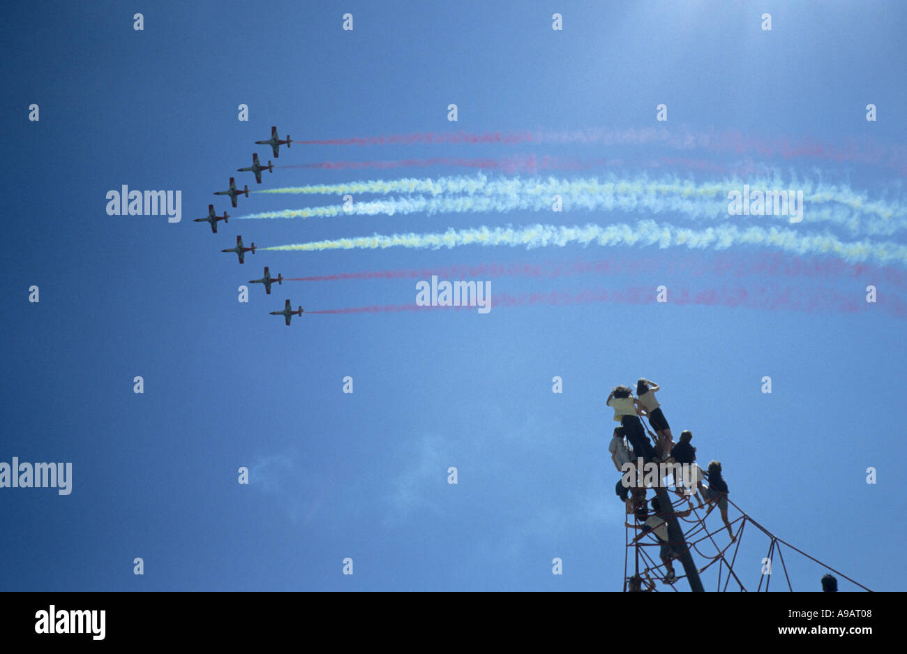 Planes in the sky hi-res stock photography and images - Alamy