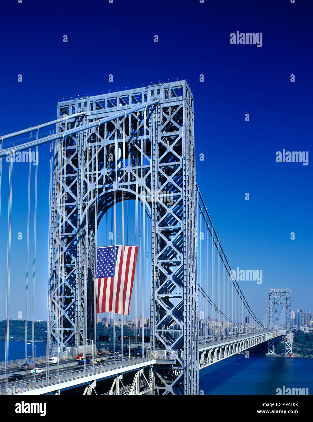 WORLD LARGEST AMERICAN FLAG WASHINGTON BRIDGE (©CASS GILBERT