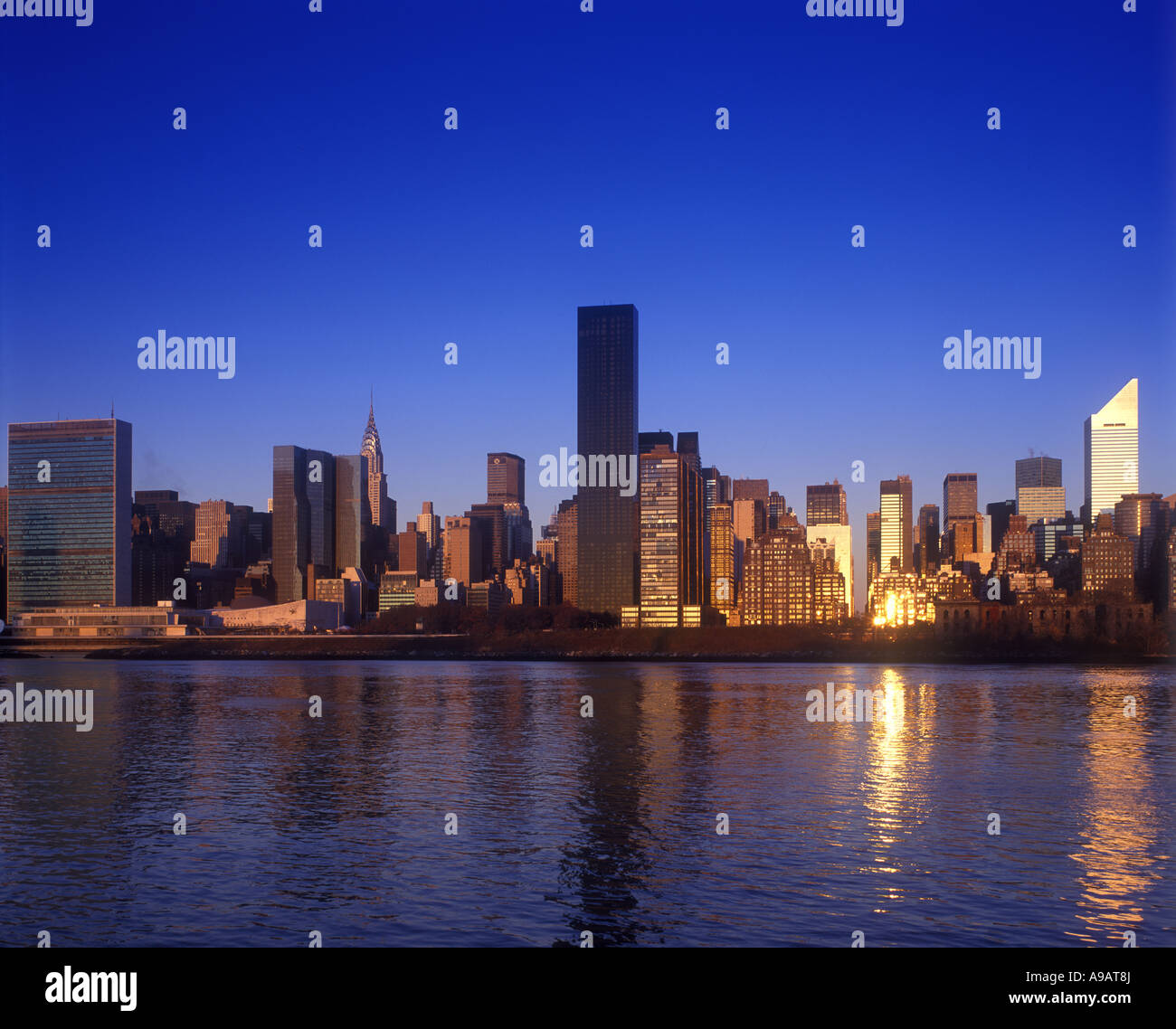 MIDTOWN SKYLINE EAST RIVER MANHATTAN NEW YORK CITY USA Stock Photo - Alamy