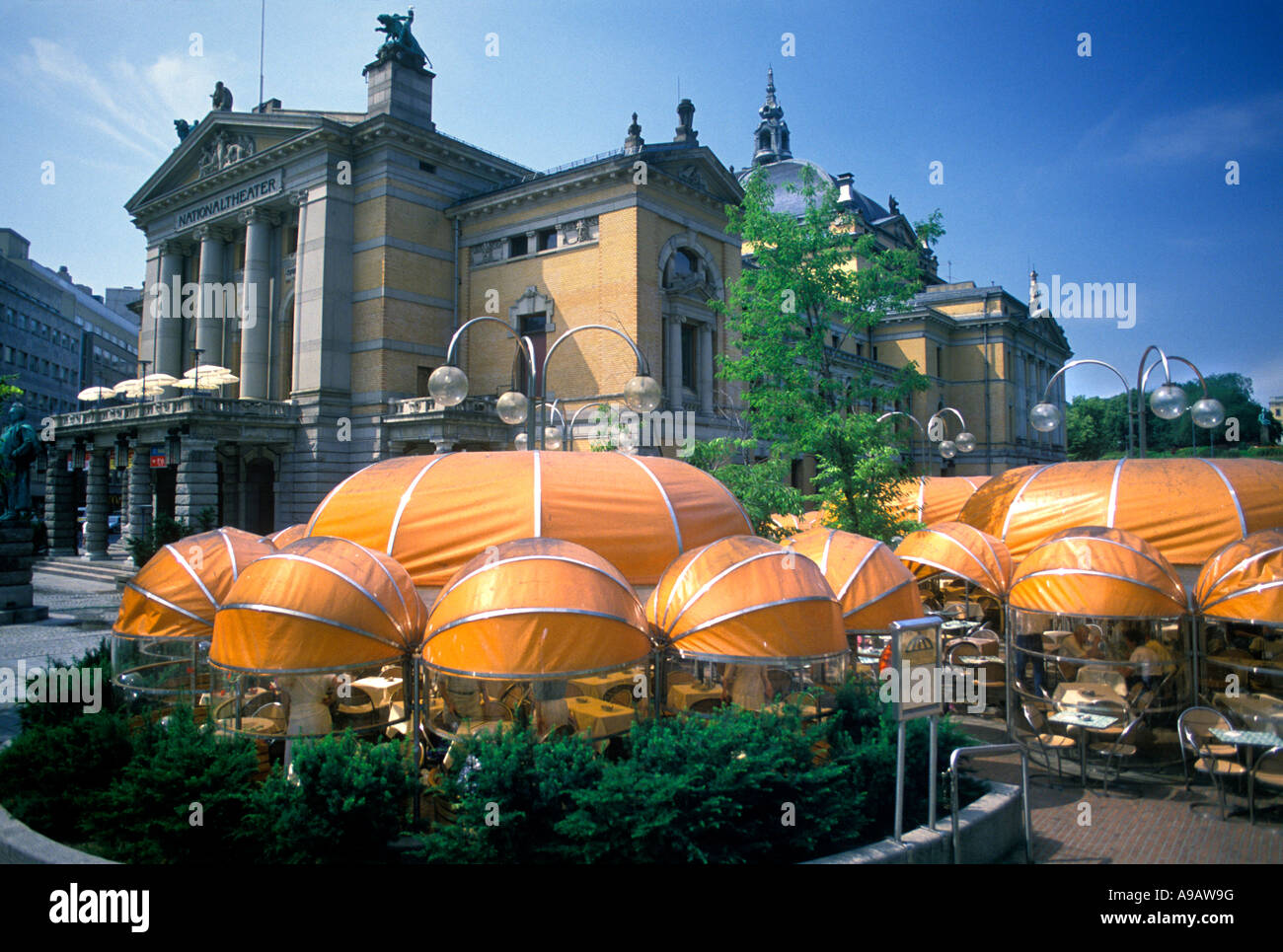 OUTDOOR CAFE NATIONAL THEATER OSLO NORWAY Stock Photo Alamy