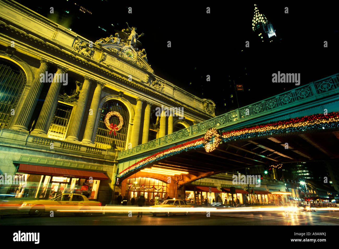 CHRISTMAS LIGHTS PERSHING BRIDGE GRAND CENTRAL TERMINAL (©WARREN