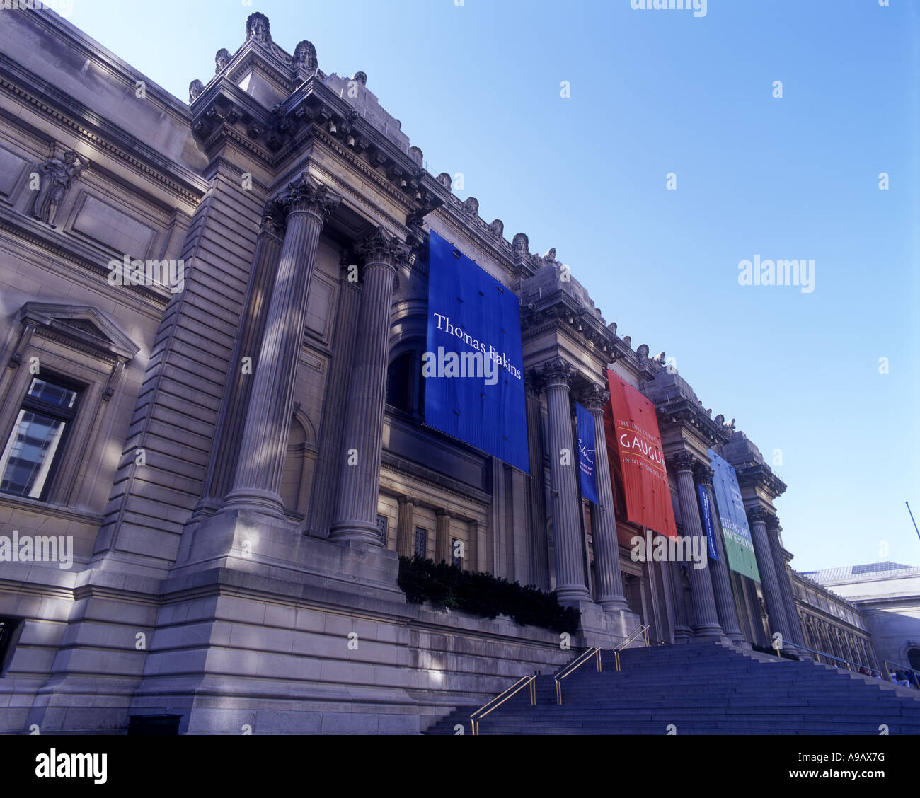 MAIN ENTRANCE METROPOLITAN MUSEUM OF ART (©RICHARD MORRIS HUNT 1874) FIFTH AVENUE MANHATTAN NEW