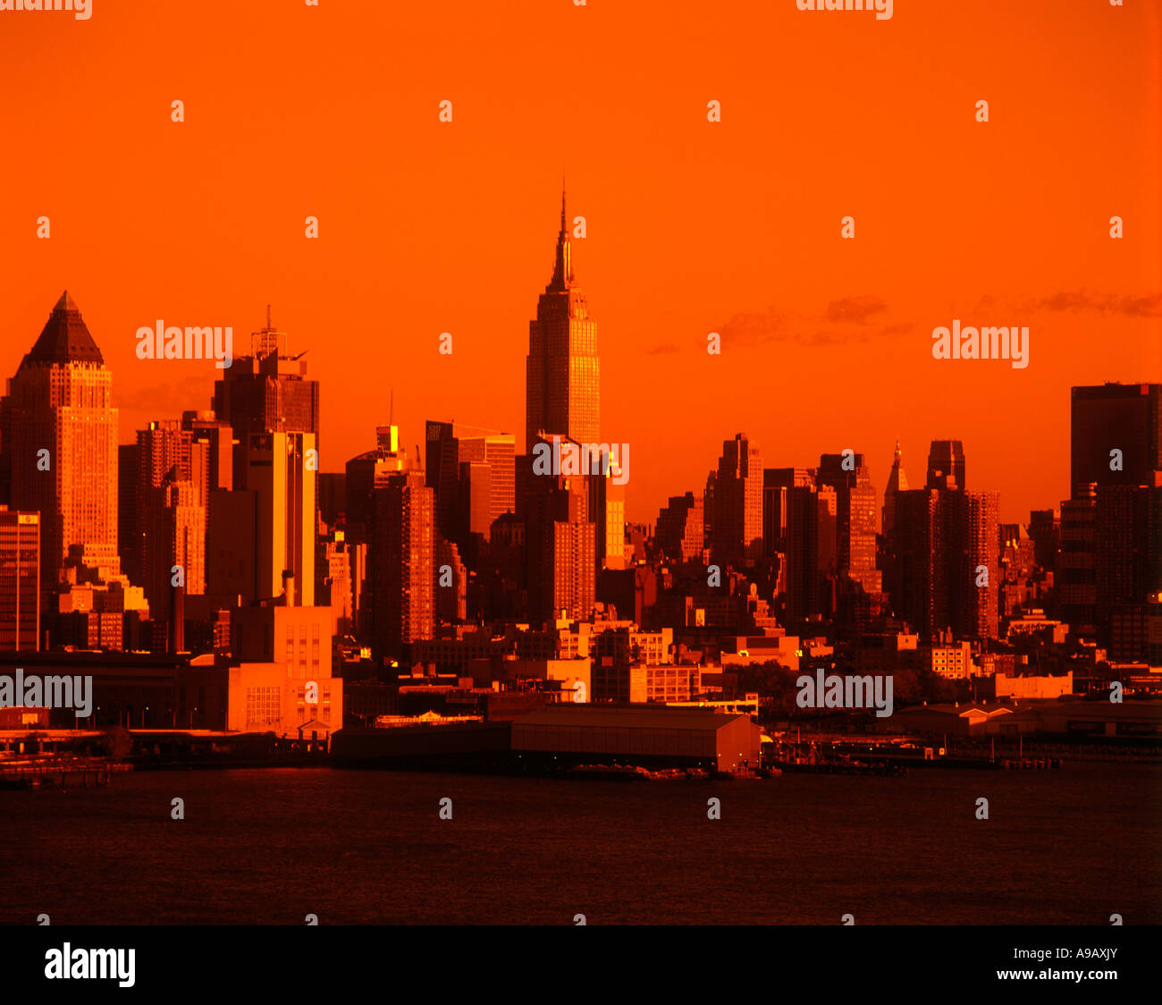 EMPIRE STATE BUILDING MIDTOWN SKYLINE MANHATTAN NEW YORK CITY USA Stock ...
