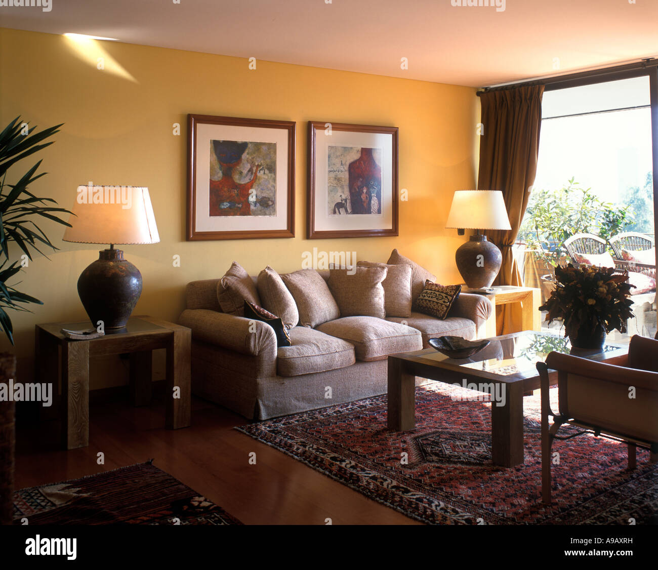 RESIDENTIAL INTERIOR LIVING ROOM LOUNGE SOFA Stock Photo Alamy