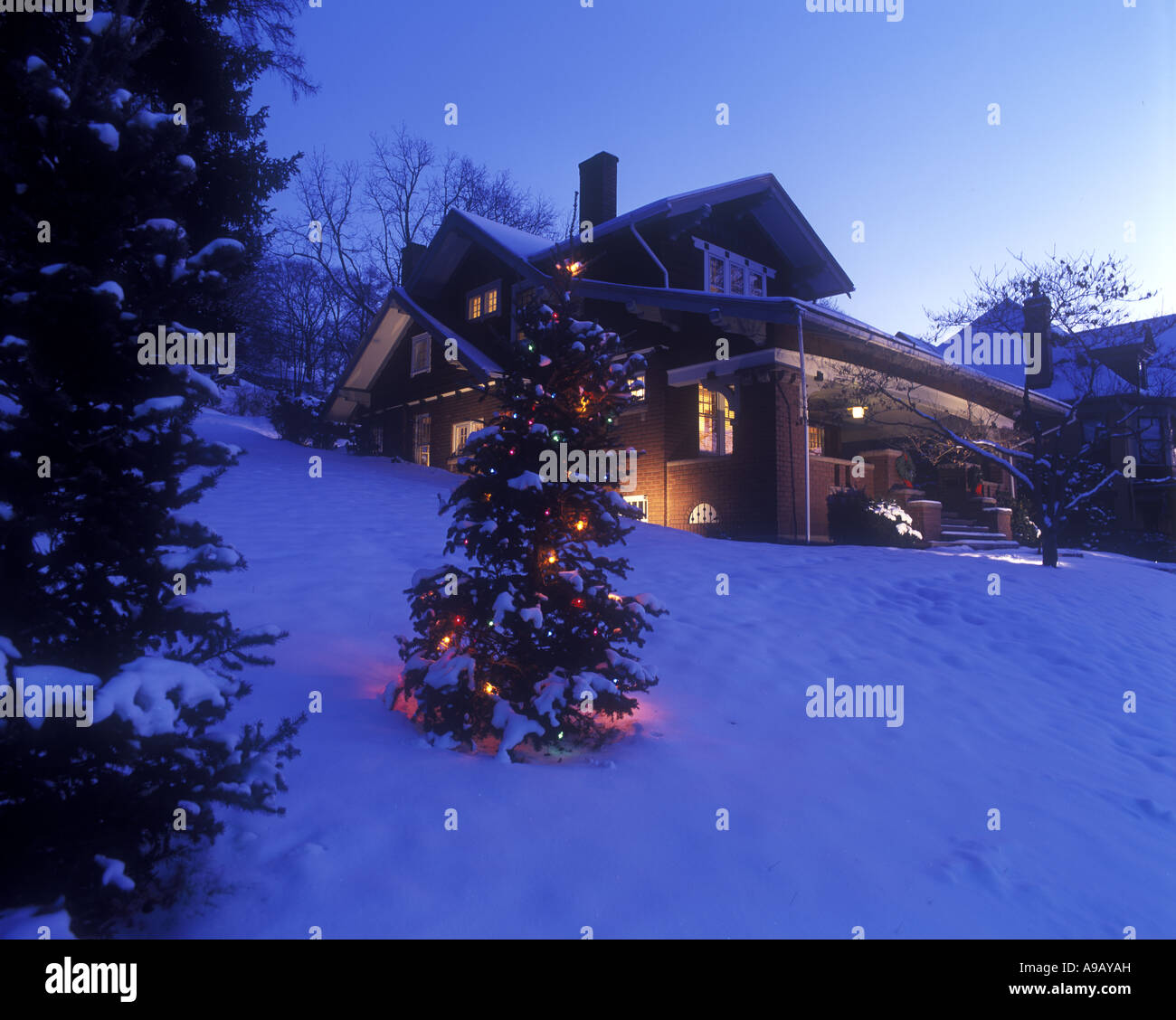 Brookville Christmas Tree Lighting Party 2022 1990S Christmas Tree High Resolution Stock Photography And Images - Alamy