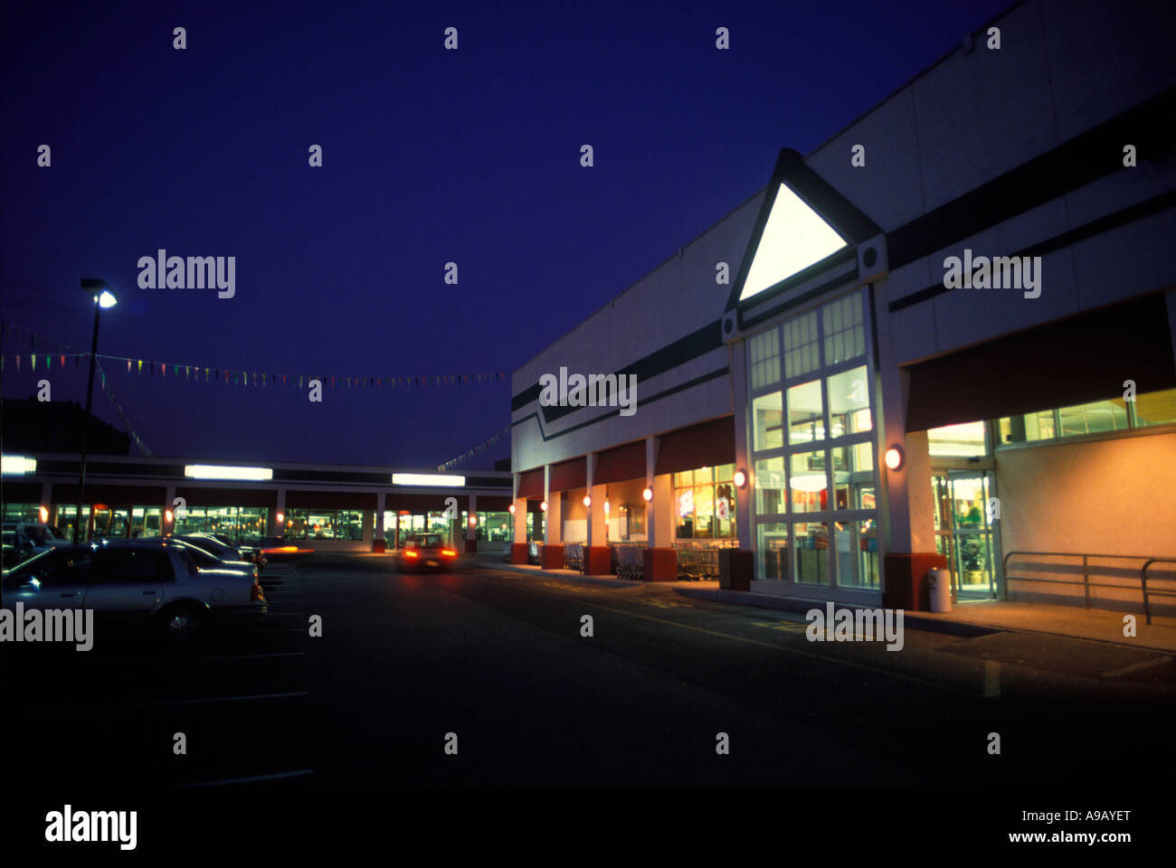 SMALL SHOPPING CENTER EDGEWATER NEW JERSEY USA Stock Photo Alamy