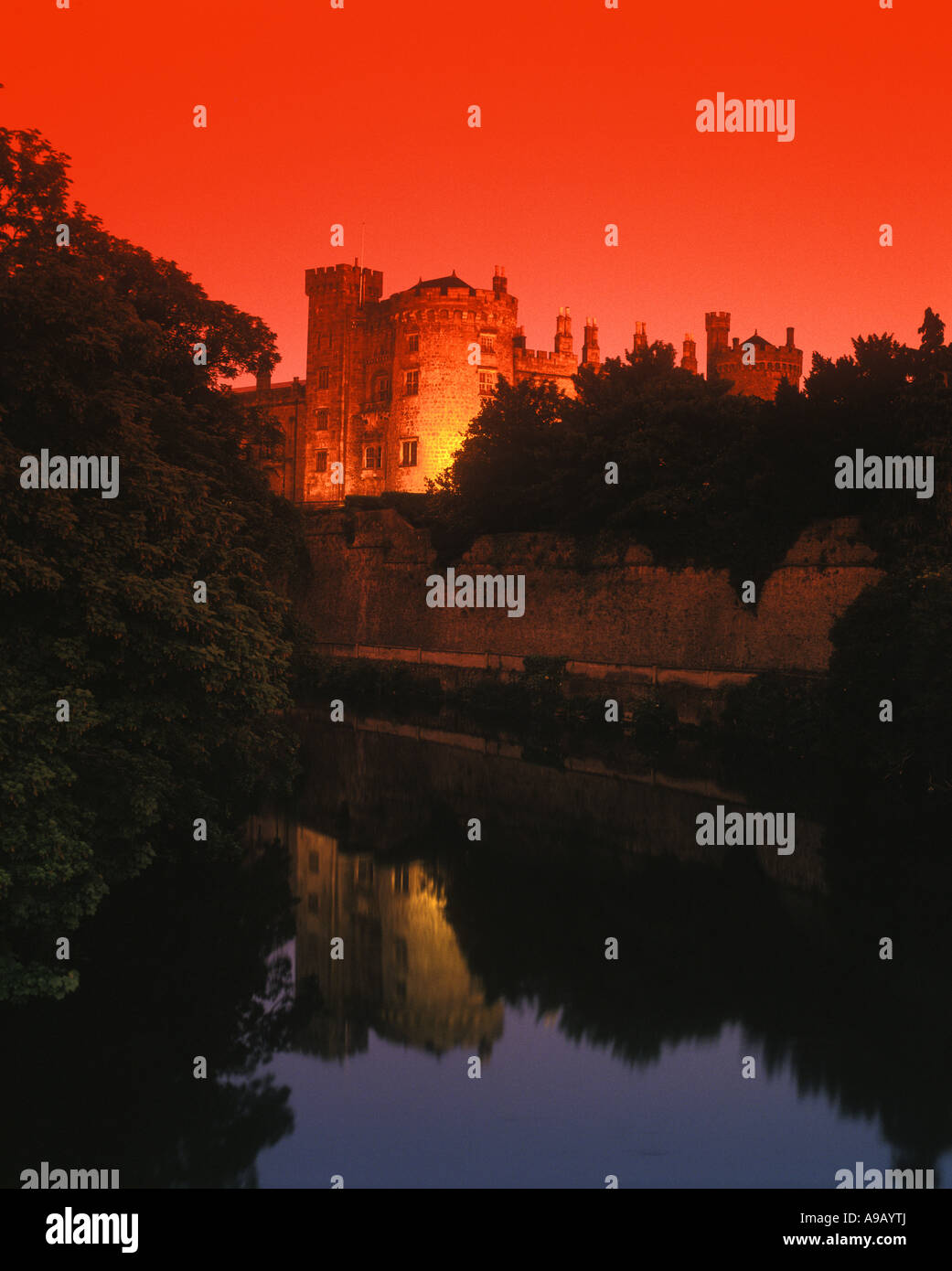 Kilkenny castle river nore hi-res stock photography and images - Alamy