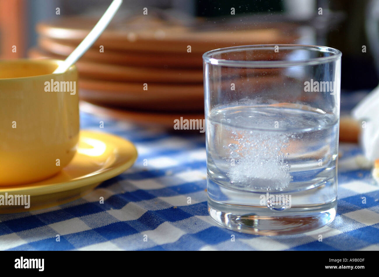Aspirin tablet in a glass of water Stock Photo Alamy